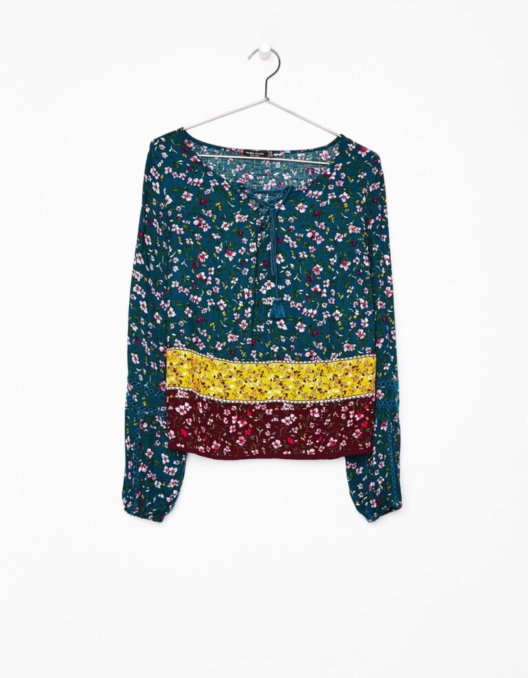 Printed blouse with lace trims on the sleeves - Image 5