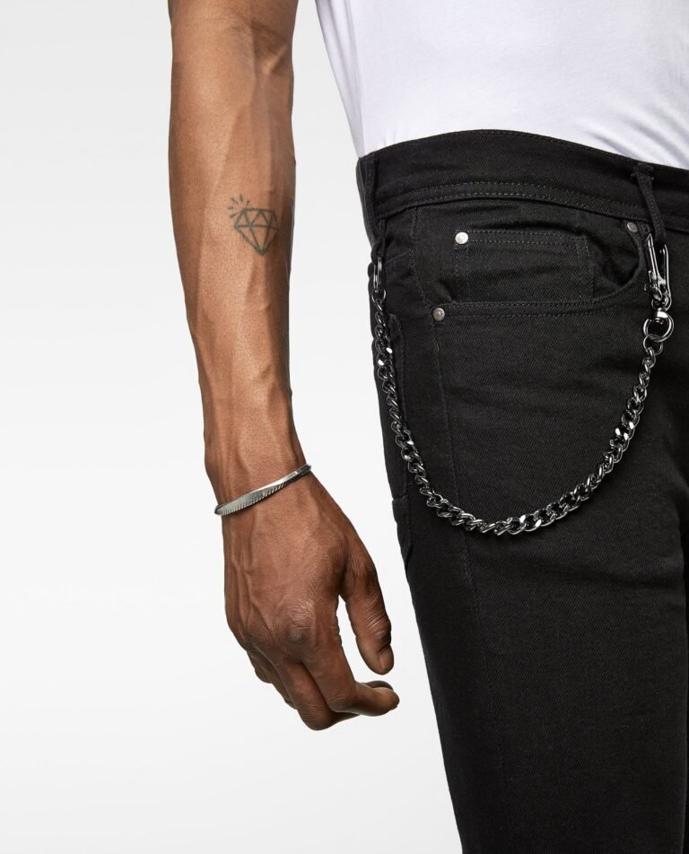 Carrot Fit Jeans With Chains - Image 3